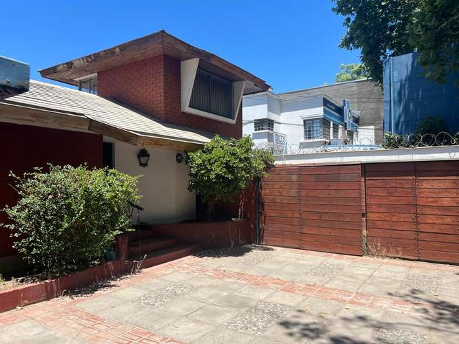 AMR PROPIEDADES ARRIENDA CASA USO COMERCIAL GRAN TERRENO CALLE VICTORIA SN