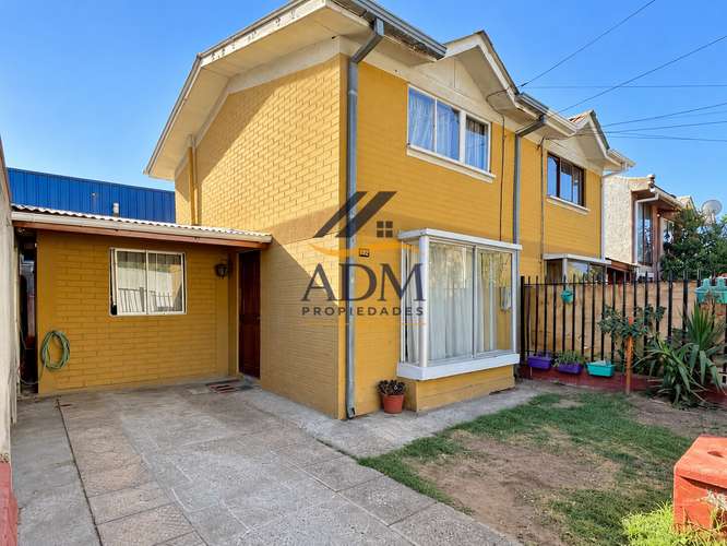 Casa de 2 Pisos en Limache | 4 Dormitorios, 2 Estacionamientos y Ampliación Regularizada