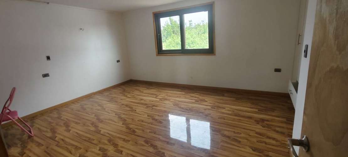 SE ARRIENDA HERMOSA CASA EN SECTOR LA ISLA EN SAGRADA FAMILIA 4 DORM 2 BAÑOS 2 ESTAC.