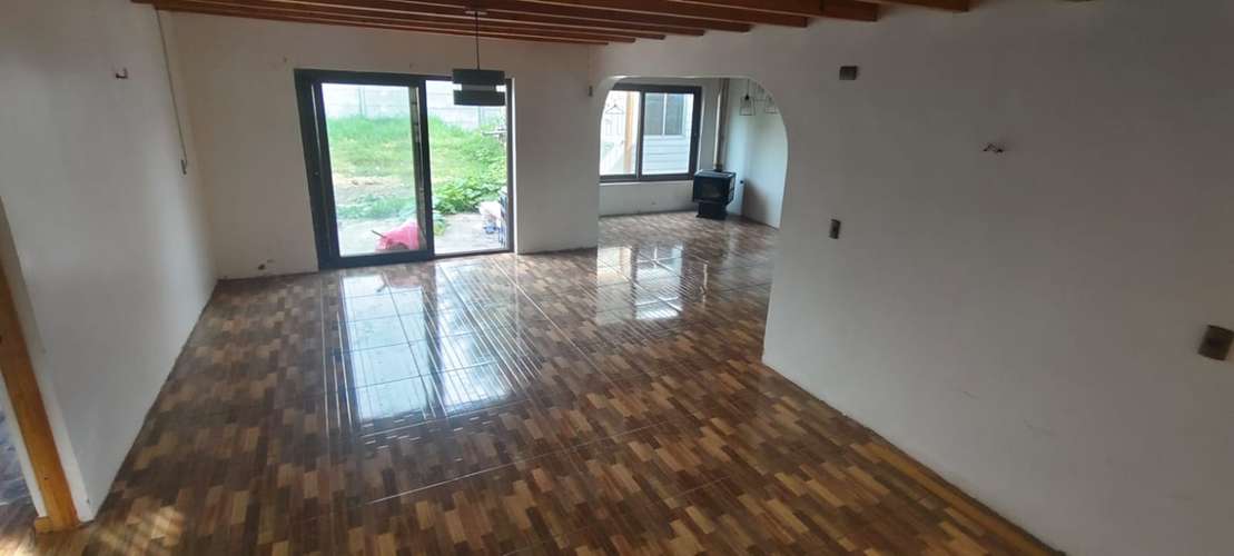 SE ARRIENDA HERMOSA CASA EN SECTOR LA ISLA EN SAGRADA FAMILIA 4 DORM 2 BAÑOS 2 ESTAC.