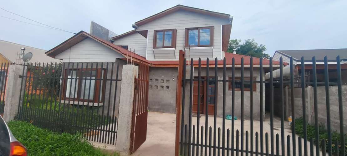 SE ARRIENDA HERMOSA CASA EN SECTOR LA ISLA EN SAGRADA FAMILIA 4 DORM 2 BAÑOS 2 ESTAC.