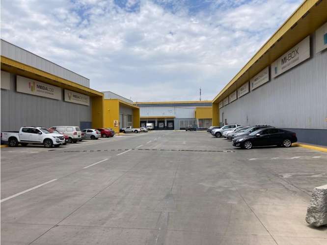 Arriendo bodega c/of de 268 m² en Parque Industrial, C Navia