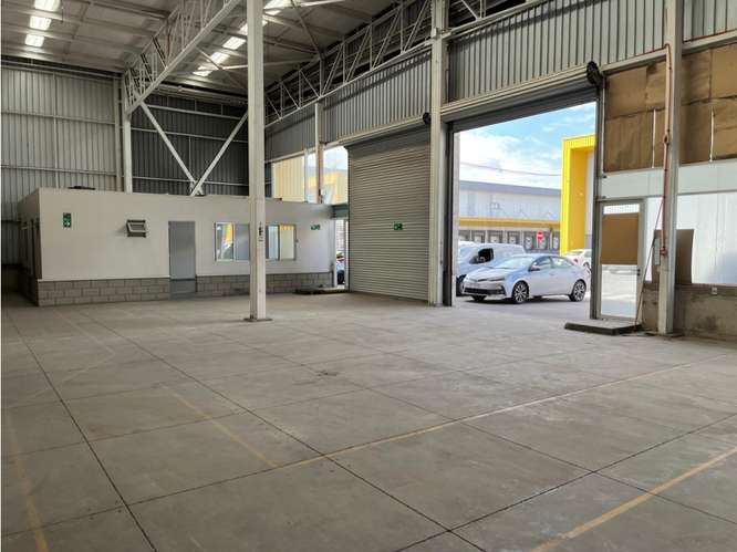 Arriendo bodega c/of de 268 m² en Parque Industrial, C Navia