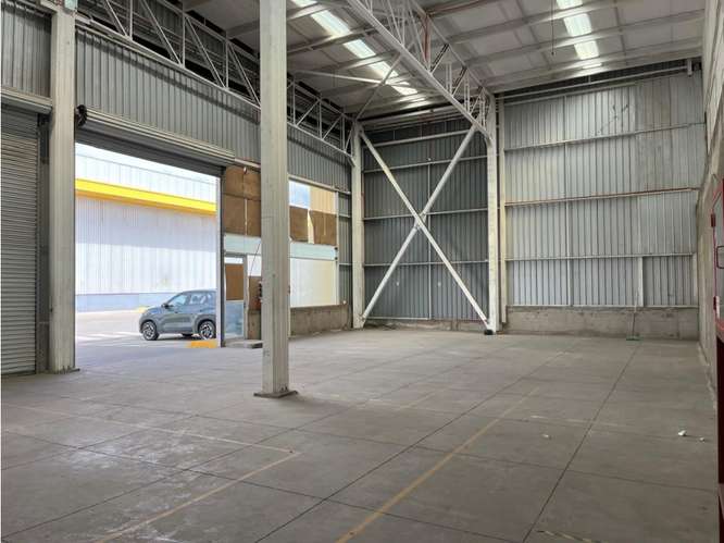Arriendo bodega c/of de 268 m² en Parque Industrial, C Navia