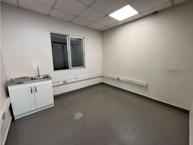 Arriendo bodega c/of de 268 m² en Parque Industrial, C Navia