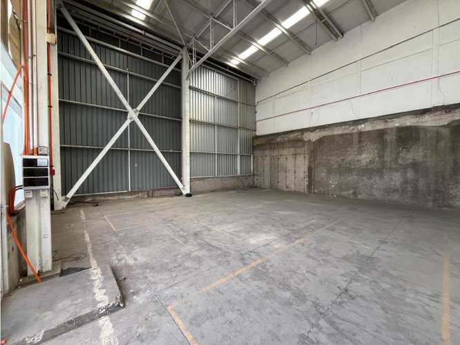 Arriendo bodega c/of de 268 m² en Parque Industrial, C Navia