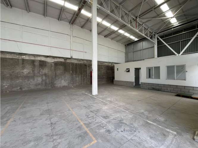 Arriendo bodega c/of de 268 m² en Parque Industrial, C Navia
