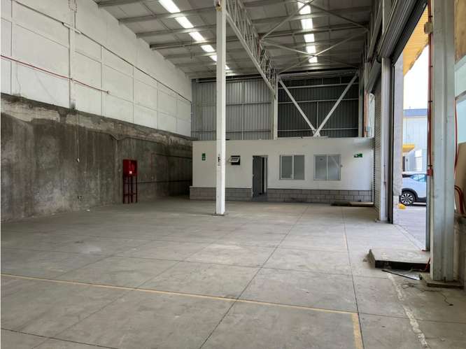 Arriendo bodega c/of de 268 m² en Parque Industrial, C Navia