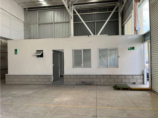 Arriendo bodega c/of de 268 m² en Parque Industrial, C Navia
