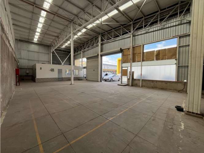 Arriendo bodega c/of de 268 m² en Parque Industrial, C Navia