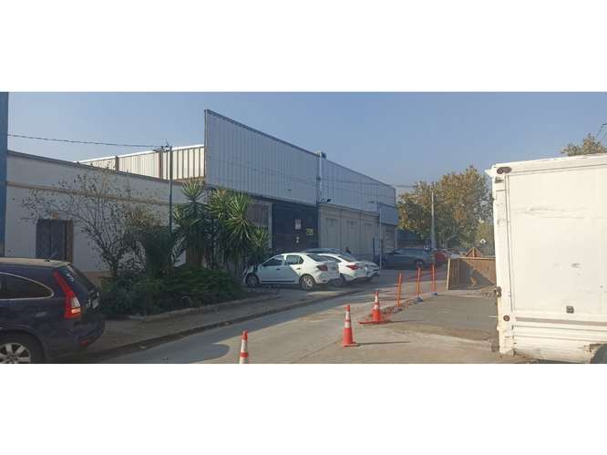 Dos casas en Venta mas Galpón industrial Independencia.