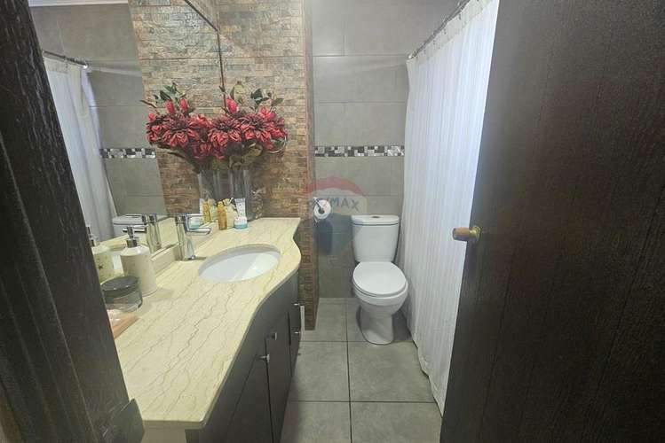 Hermosa casa en pasaje cerrado - Imagen 24