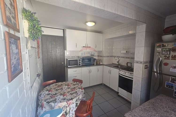 Hermosa casa en pasaje cerrado - Imagen 12