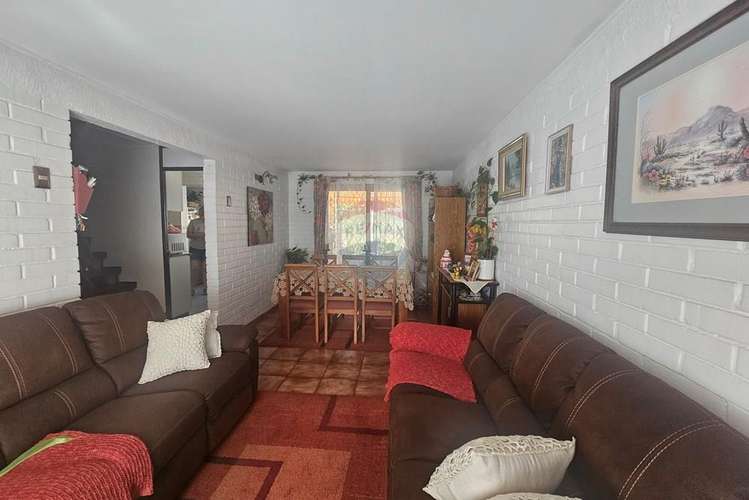 Hermosa casa en pasaje cerrado - Imagen 3