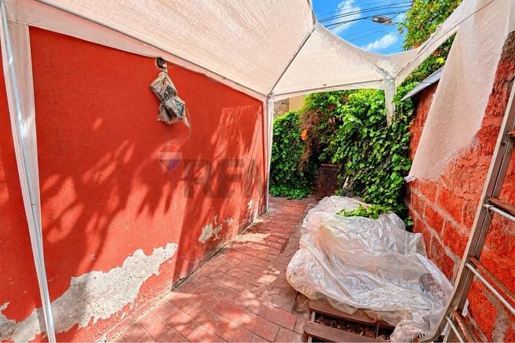 Oportunidad de remodelar - casa esquina - Imagen 14