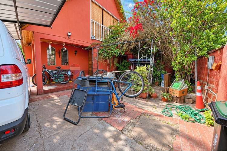 Oportunidad de remodelar - casa esquina - Imagen 16