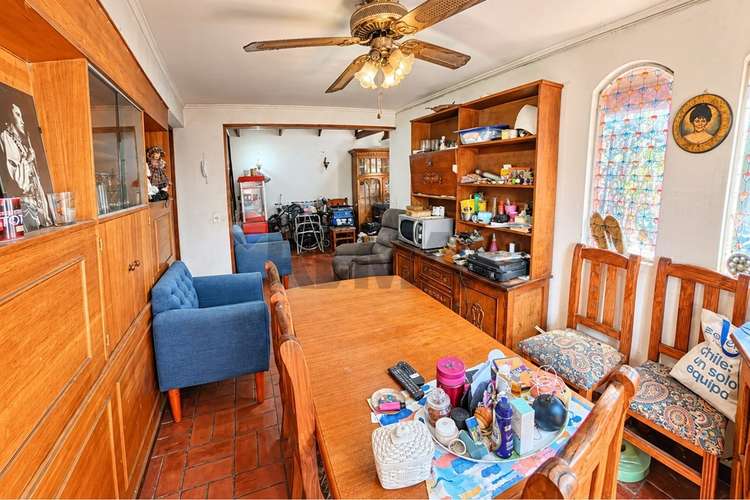 Oportunidad de remodelar - casa esquina - Imagen 3