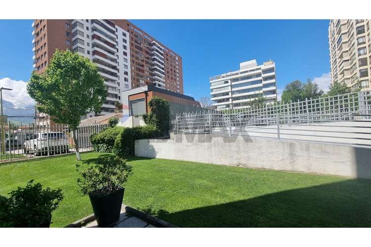 Amplio depto 2d/2b con bella vista en las condes - Imagen 19