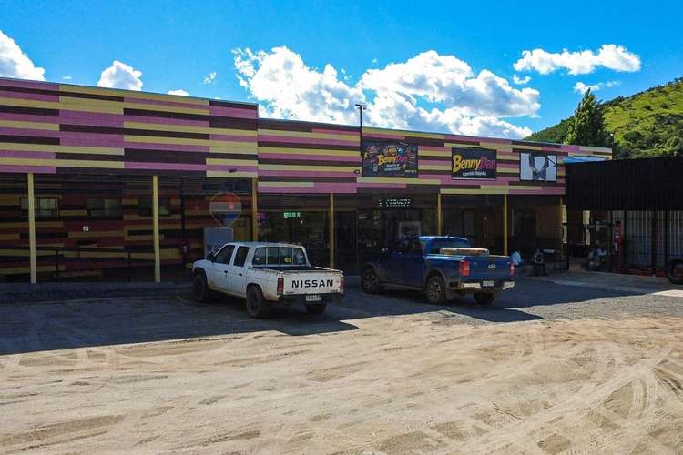 Centro comercial con 15 locales único en pencahue