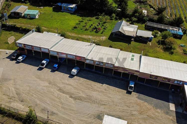 Centro comercial con 15 locales único en pencahue