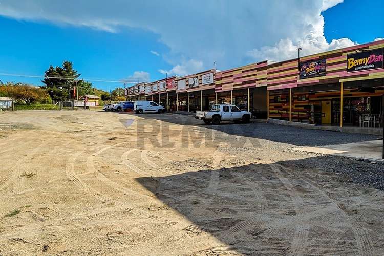 Centro comercial con 15 locales único en pencahue