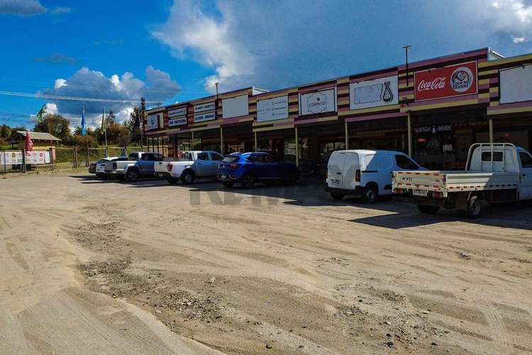 Centro comercial con 15 locales único en pencahue