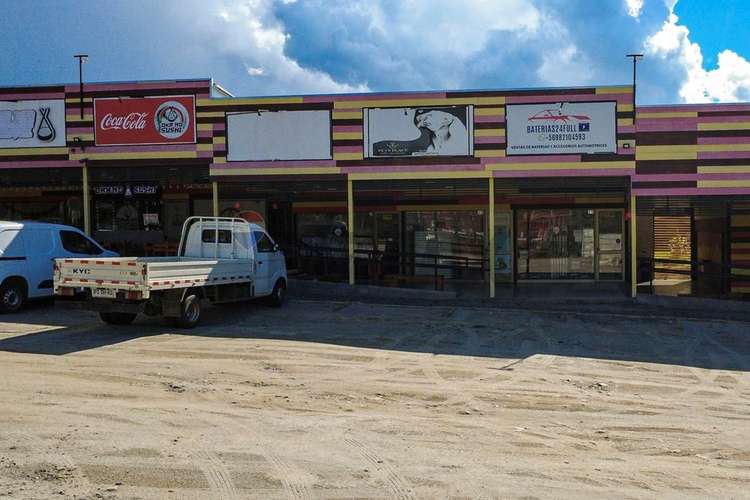 Centro comercial con 15 locales único en pencahue