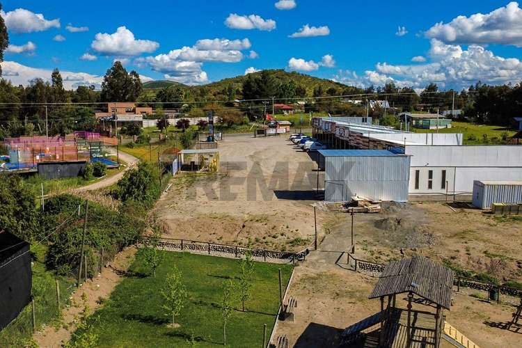 Centro comercial con 15 locales único en pencahue
