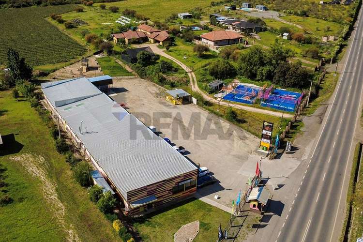 Centro comercial con 15 locales único en pencahue