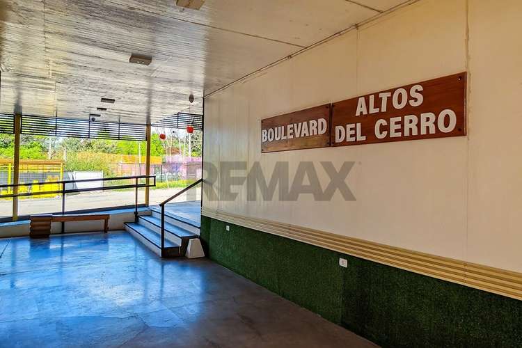 Centro comercial con 15 locales único en pencahue