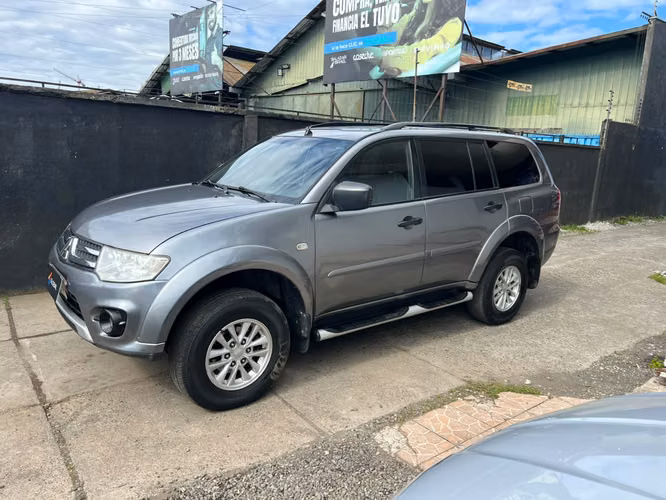 MITSUBISHI MONTERO  AT
