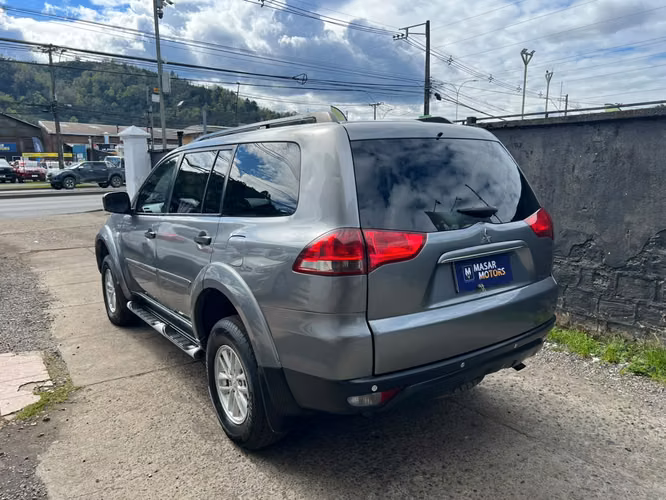 MITSUBISHI MONTERO  AT
