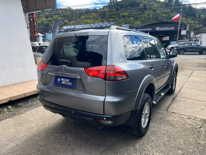 MITSUBISHI MONTERO  AT