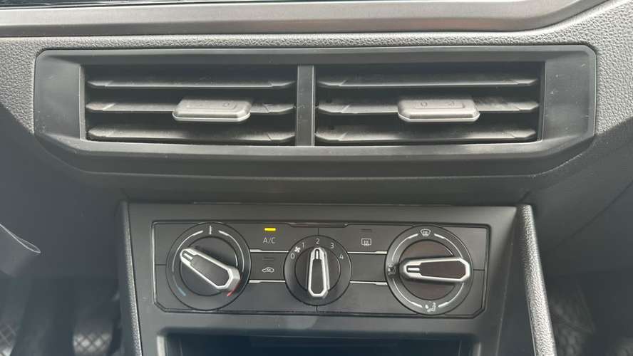 Volkswagen Nivus TSI 1.0 MT (2023) - Imagen 8