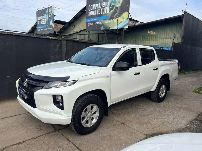 MITSUBISHI L200 4X4 CRT - Imagen 2