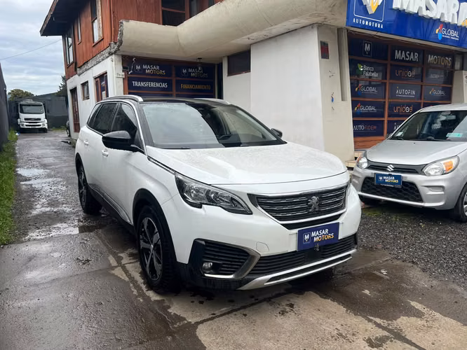 PEUGEOT 5008