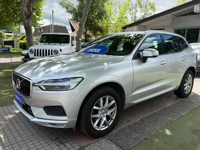Volvo XC60 2.0 D4 MOMENTUM DIESEL 4X4 AT 5P. (2021)