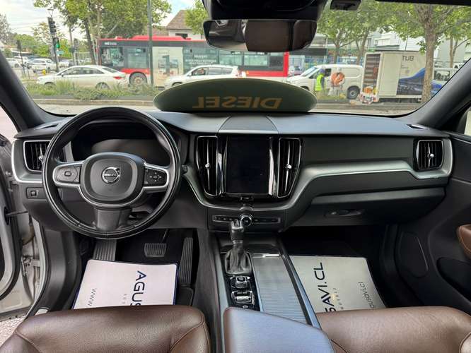 Volvo XC60 2.0 D4 MOMENTUM DIESEL 4X4 AT 5P. (2021)