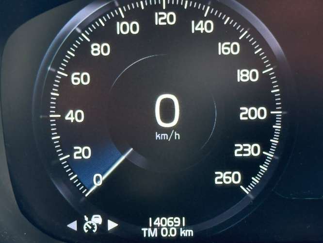 Volvo XC60 2.0 D4 MOMENTUM DIESEL 4X4 AT 5P. (2021)