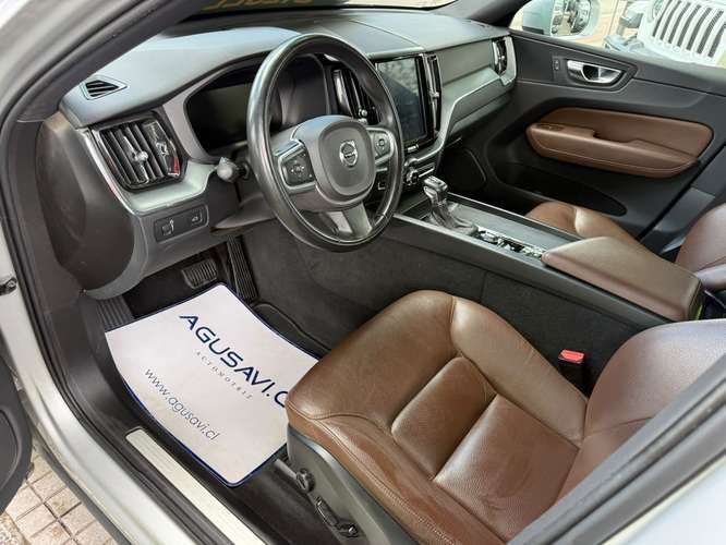 Volvo XC60 2.0 D4 MOMENTUM DIESEL 4X4 AT 5P. (2021)