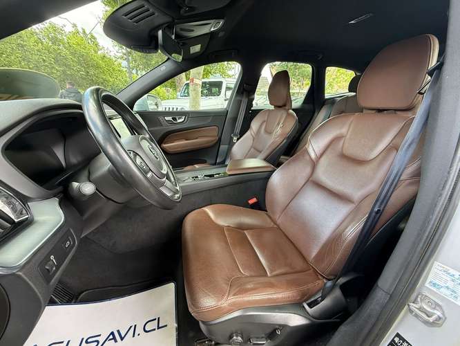Volvo XC60 2.0 D4 MOMENTUM DIESEL 4X4 AT 5P. (2021)