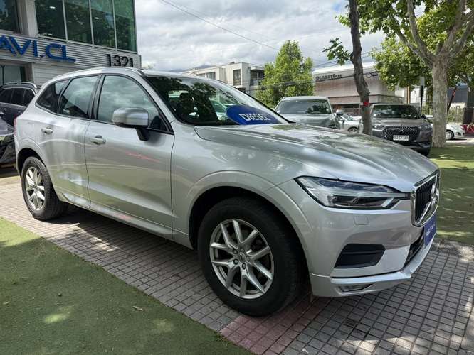 Volvo XC60 2.0 D4 MOMENTUM DIESEL 4X4 AT 5P. (2021)