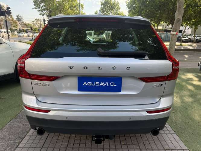 Volvo XC60 2.0 D4 MOMENTUM DIESEL 4X4 AT 5P. (2021)