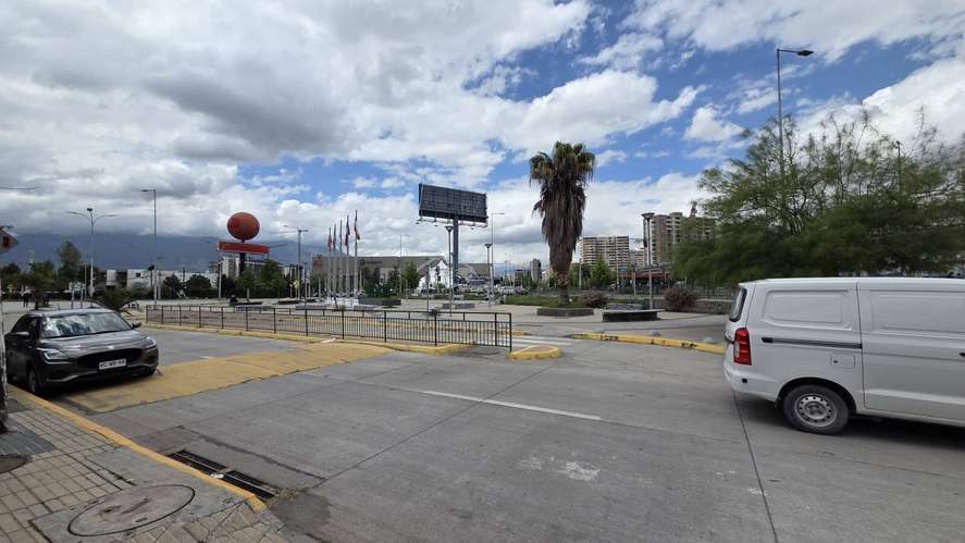 Casa frente a Mall Cenco Florida 4D 2B Para Remodelar - Imagen 9