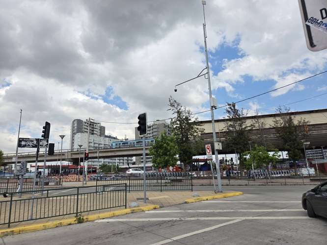 Casa frente a Mall Cenco Florida 4D 2B Para Remodelar - Imagen 13