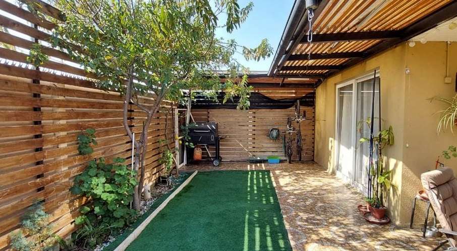 Se vende excelente casa 2 pisos, Barrio con acceso controlado