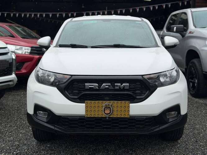 RAM 700 DOBLE CABINA 2024