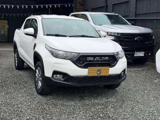 RAM 700 DOBLE CABINA 2024