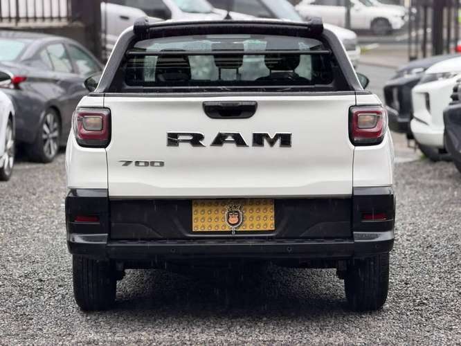 RAM 700 DOBLE CABINA 2024