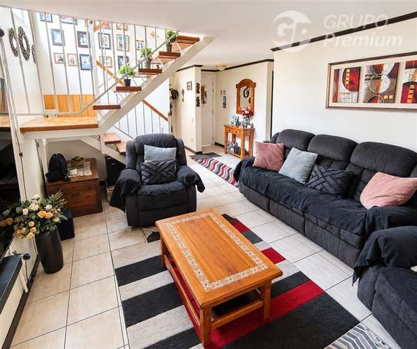 Casa Esquina Aislada 6D/3B con Piscina C. Del Este Pte. Alto - Imagen 4